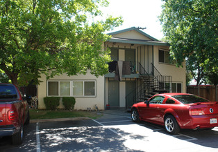 Ashdale Court Apartments in Sacramento, CA - Building Photo - Building Photo