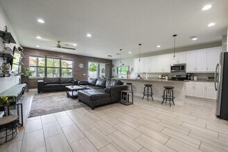 11985 Park Central in Royal Palm Beach, FL - Building Photo - Building Photo