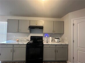 910 Sapphire Stone Ln in Hope Mills, NC - Building Photo - Building Photo