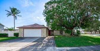 1242 Wyndcliff Dr in Wellington, FL - Building Photo