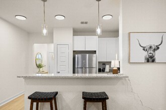 226 Bonnie Bnd in San Antonio, TX - Foto de edificio - Building Photo