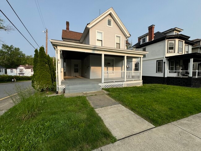 property at 12 S Wade Ave