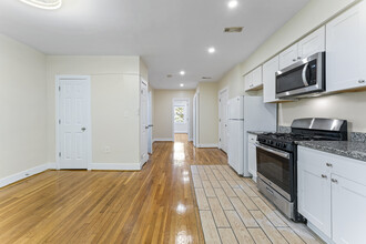 177 36th St NE, Unit 4 in Washington, DC - Building Photo - Building Photo