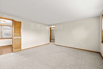 6556 N Northwest Hwy in Chicago, IL - Building Photo - Building Photo