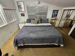 37711 E Benton Rd in Temecula, CA - Foto de edificio - Building Photo