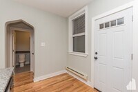 4425 N Wolcott Ave photo'