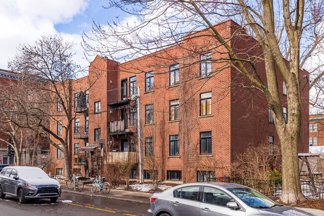 Coop Côté Cours in Montréal, QC - Building Photo - Building Photo