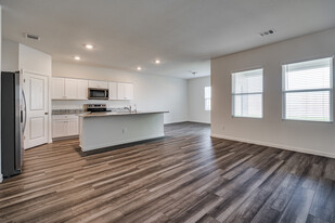 Kingsland Heights in Brookshire, TX - Building Photo - Interior Photo