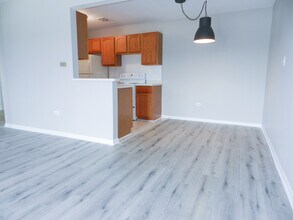 7410 Brookdale Dr in Darien, IL - Building Photo - Building Photo