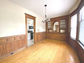 1901 E Newberry Blvd, Unit 1901 Lower in Milwaukee, WI - Building Photo - Building Photo