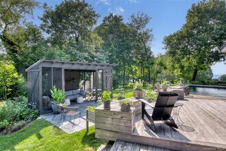 495 Maple Ln in Orient, NY - Building Photo - Building Photo