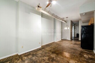 821 Oak St in Columbus, OH - Building Photo - Building Photo