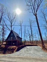 4439 Jug Factory Rd in Greer, SC - Building Photo