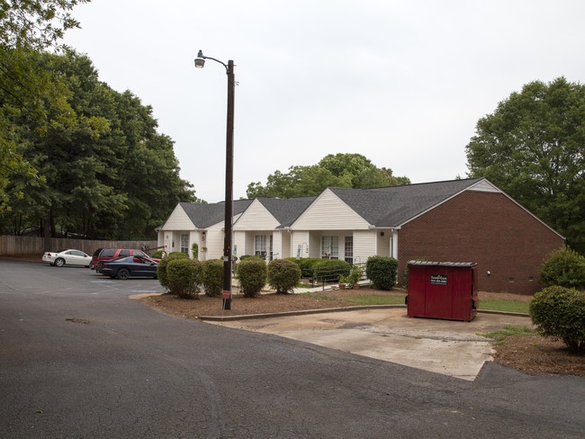 Woodridge Apartments in Mount Holly, NC - Building Photo - Building Photo