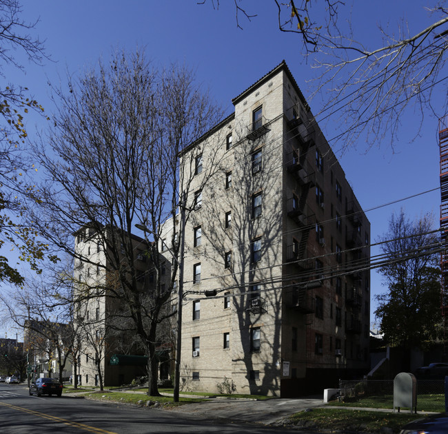 475 Bronx River Rd in Yonkers, NY - Foto de edificio - Building Photo