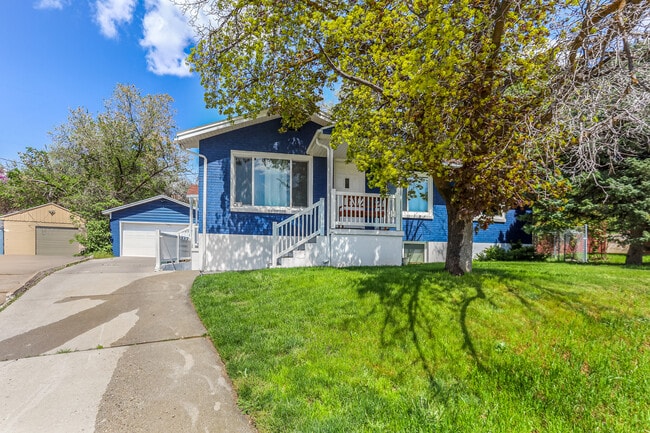property at 2910 Orchard Cir