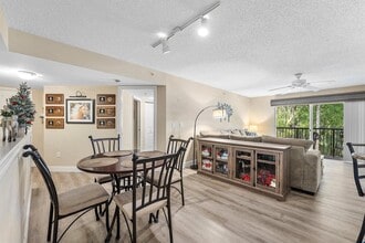 1000 Crestwood Ct S, Unit 1015 in Royal Palm Beach, FL - Building Photo - Building Photo