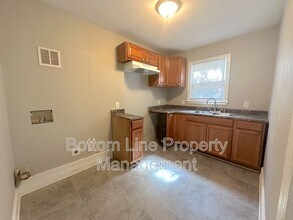 2438 Columbus Cir in Charlotte, NC - Building Photo - Building Photo