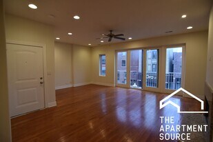 5142 N Clark St, Unit 2 in Chicago, IL - Building Photo