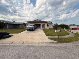 3549 Westminister Ct in Holiday, FL - Building Photo
