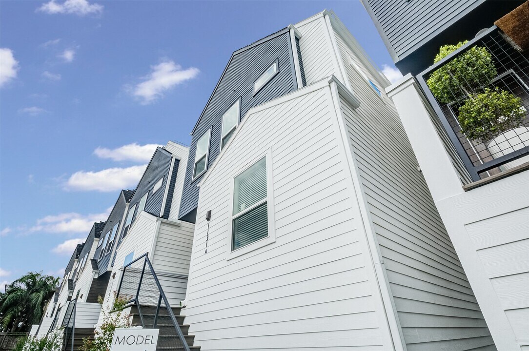 1131 W 17th St in Houston, TX - Building Photo