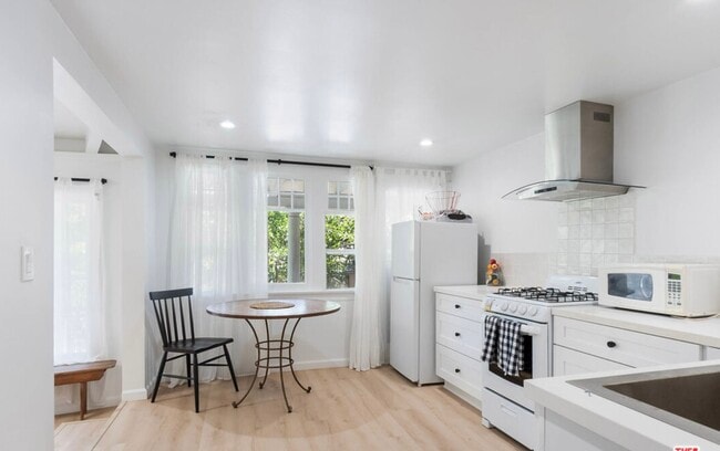 823 Glendale Blvd in Los Angeles, CA - Building Photo - Building Photo
