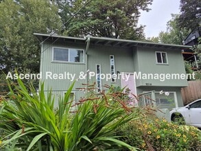 9514 SW 53rd Ave in Portland, OR - Building Photo - Building Photo