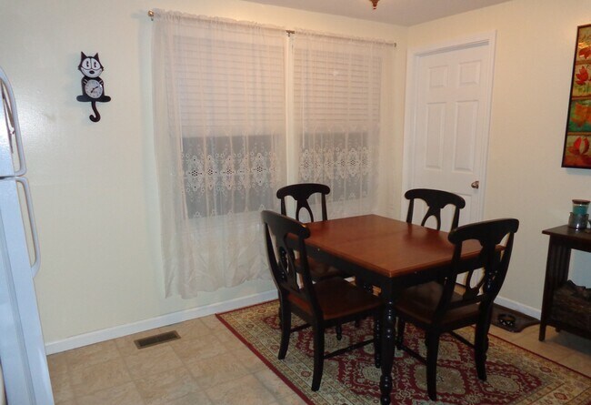 503 Cortland Dr E in Mckees Rocks, PA - Building Photo - Building Photo