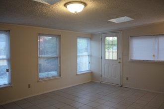 5006 Green Oaks Dr in Plano, TX - Foto de edificio - Building Photo