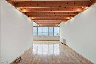 12900 Lake Ave in Lakewood, OH - Building Photo - Building Photo