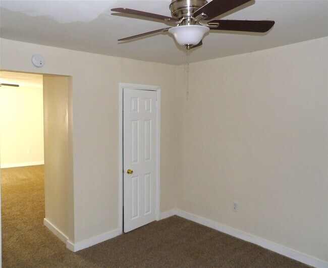 2611 SW E Ave in Lawton, OK - Building Photo - Building Photo