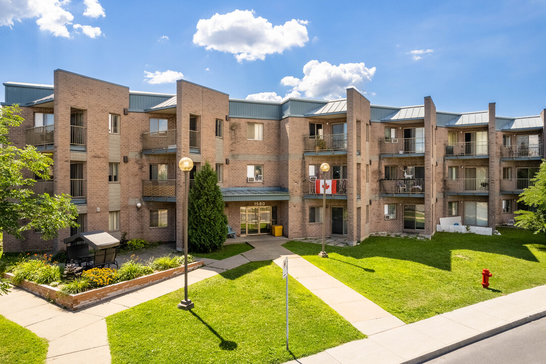 Habitations Shevchenko in Montréal, QC - Building Photo