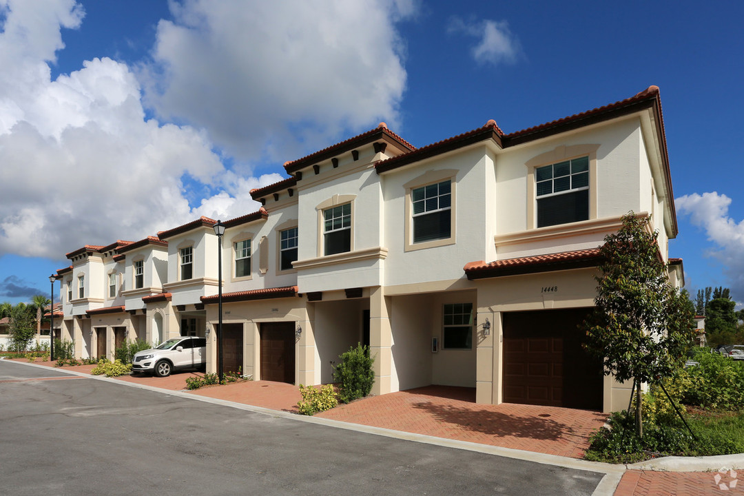 Emerald Place in Delray Beach, FL - Foto de edificio