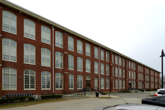 Robertson on the River in Taunton, MA - Foto de edificio - Building Photo