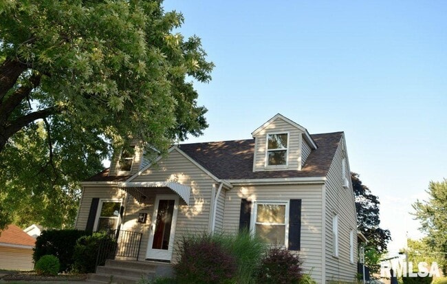 property at 2325 N Marquette St