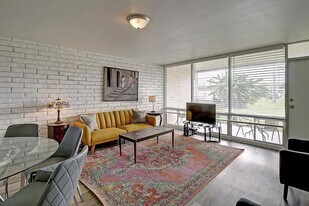 1421 Eleventh St in Port Aransas, TX - Building Photo