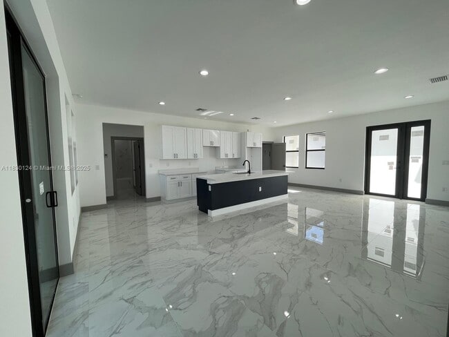 3000 Nelson Rd N in Cape Coral, FL - Building Photo - Building Photo