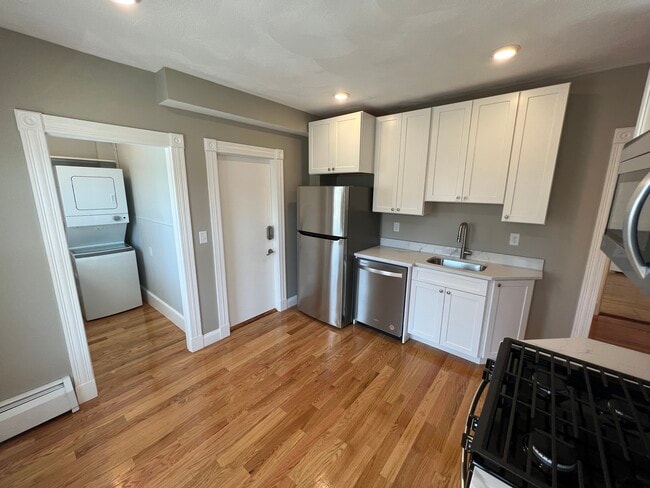 2 Gilson Ter, Unit 3 in Somerville, MA - Building Photo - Building Photo