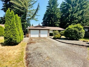 14406 SE 19th Pl in Bellevue, WA - Foto de edificio - Building Photo