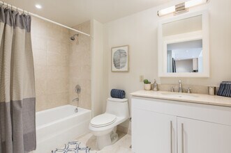 250 1st Ave in Boston, MA - Foto de edificio - Building Photo