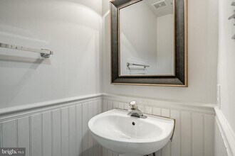 596 Coach Hill Ct in West Chester, PA - Building Photo - Building Photo