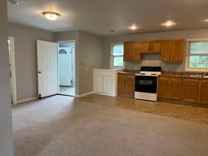 702 W Main St, Unit Apartment 3 in Jonesborough, TN - Building Photo - Building Photo