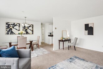 1005 Chillum Rd in Hyattsville, MD - Foto de edificio - Building Photo