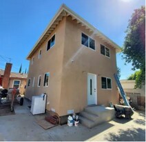 19951 Saticoy St in Winnetka, CA - Building Photo