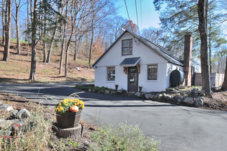 227 Good Hill Rd in Weston, CT - Building Photo - Building Photo