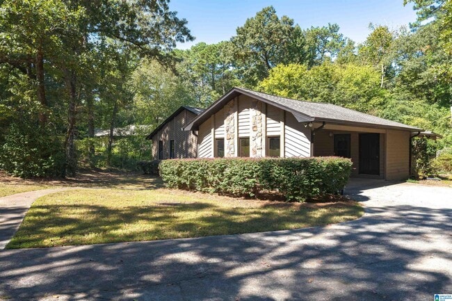 2001 Shadowood Ct in Birmingham, AL - Building Photo - Building Photo