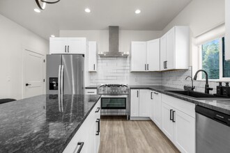 15 Sandy Hl Ter in Columbia Falls, MT - Foto de edificio - Building Photo