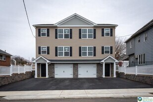 1641 Riegel St in Hellertown, PA - Building Photo
