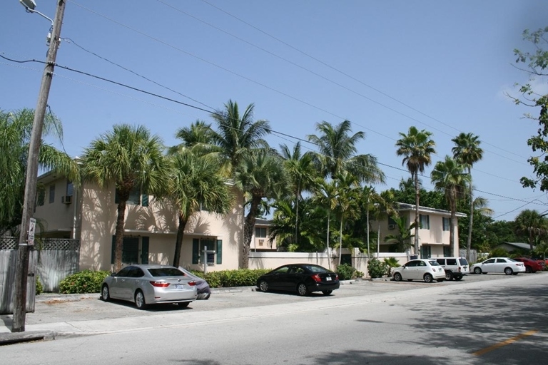 Victoria Park Village Garden Apartments in Fort Lauderdale, FL - Building Photo