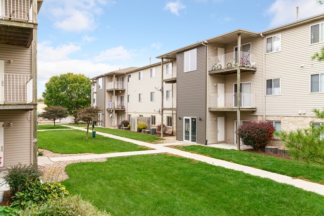 Cambridge Apartments in Fremont, NE - Foto de edificio - Building Photo